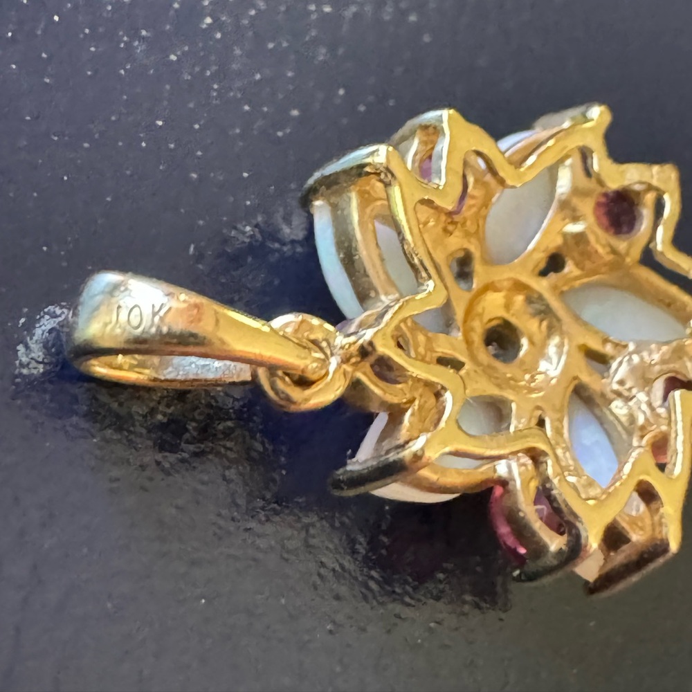 Very Pretty With Tiny Diamond - image 2